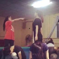 简单的成人丝巾舞蹈视频,跟随视频轻松学习成人丝巾舞蹈