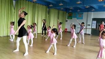 大眼睛成人出场舞蹈视频,激情四溢,舞动青春